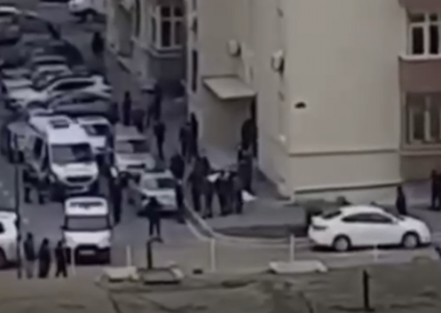 Özünü binanın damından atan qızların intiharı ilə bağlı cinayət işi AÇILDI