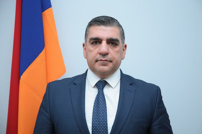 Ermənistanda daha bir məmur istefa verdi