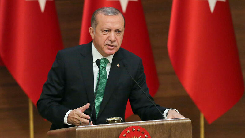 Ərdoğan əsəbləşdi: “Kürəkən boyda daş düşsün başınıza” - VİDEO