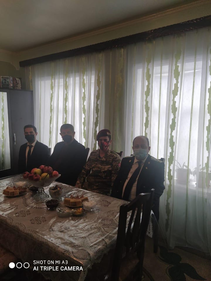 Prokuror saatını qaziyə bağışladı - FOTO
