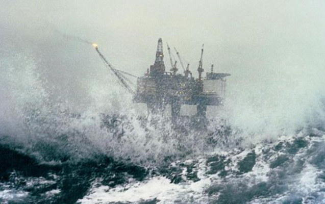 SOCAR neftçiləri TƏXLİYƏ EDİR