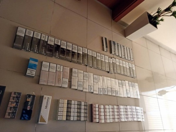 Gömrük xeyli miqdarda aksiz markasız siqaretlər aşkar etdi - FOTO