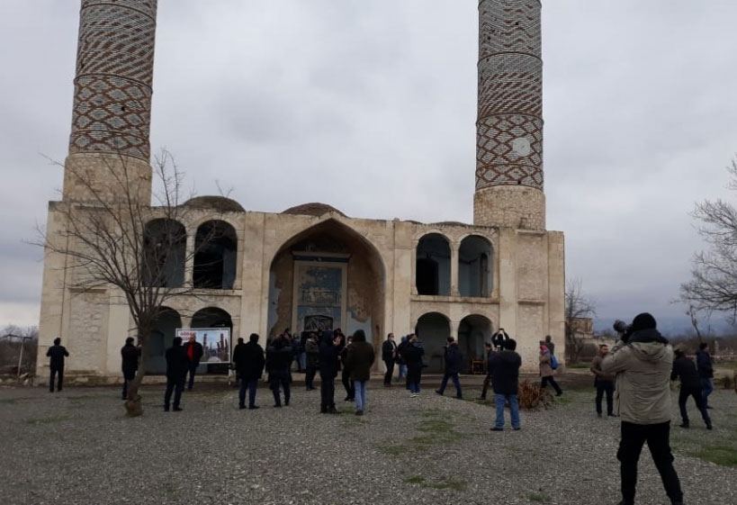Media və QHT rəhbərləri Ağdam Cümə məscidində olublar