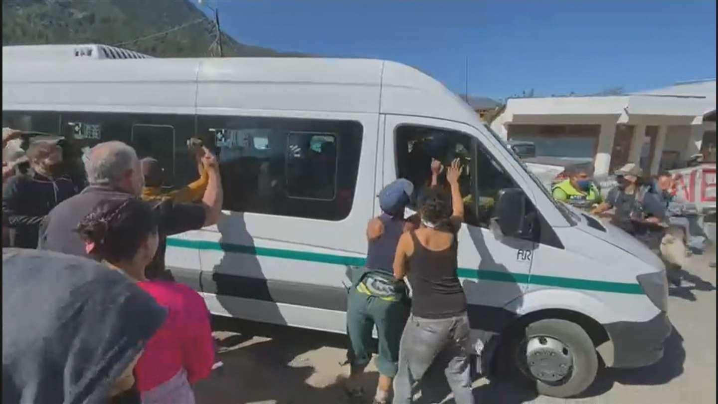 Argentina prezidenti daşa basıldı - VİDEO