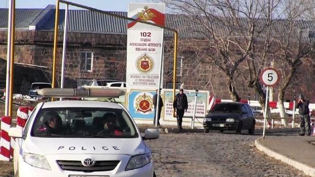 Ermənistanda Rusiya hərbçisi və xanımı döyüldü