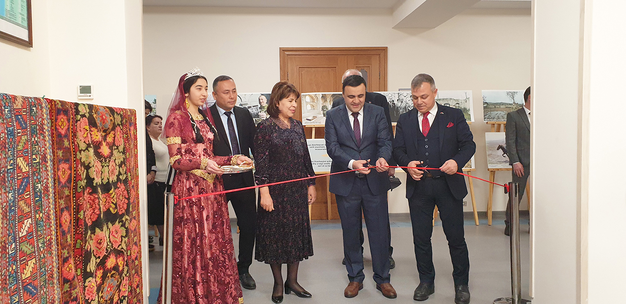 Özbəkistanın “Turon” kitabxanasında Qarabağa dair guşə açıldı - FOTO