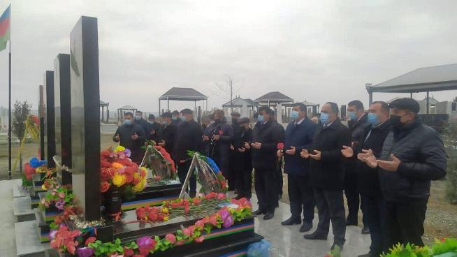 Goranboyun icra başçısı bayramda Şəhidlərin məzarlarını ziyarət edib