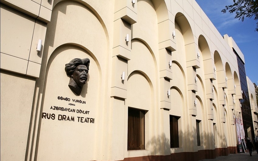 Rus Dram Teatrının əməkdaşlarına fəxri adlar verildi