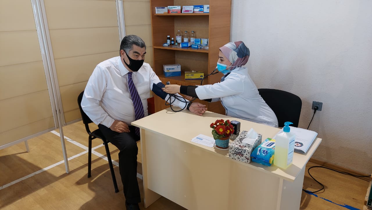 Hacıqabulun icra başçısına peyvənd vuruldu - FOTOLAR