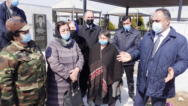 İcra başçısı Şəhidlərin məzarını ziyarət etdi - FOTOLAR