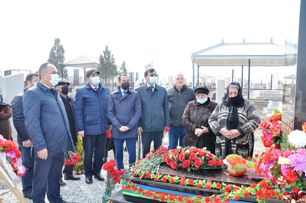 İcra başçısı Şəhidlərin məzarını ziyarət edib - FOTO