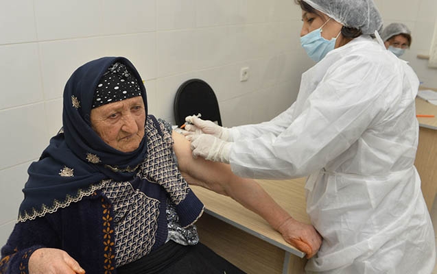 Azərbaycanda daha 20,121 nəfərə peyvənd VURULDU