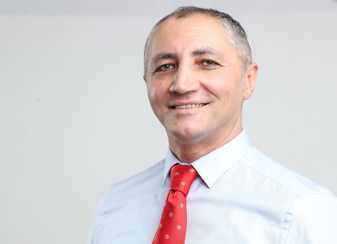 Tanınmış həkim yol qəzasına düşdü  