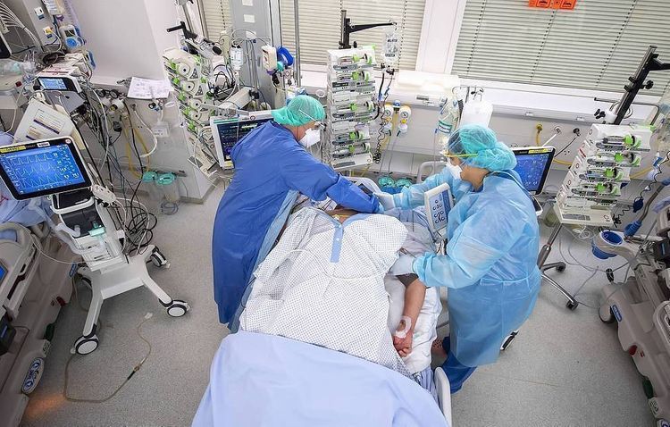 Dünyada koronavirusa sutkalıq yoluxma yarım milyonu ötdü