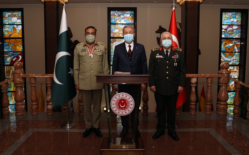Hulusi Akar Pakistanın Baş Qərargah rəisi ilə görüşdü