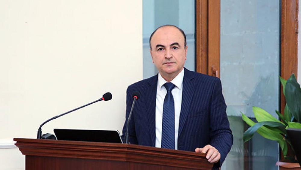 Baş nazir Əminağa Sadıqovu işdən çıxardı
