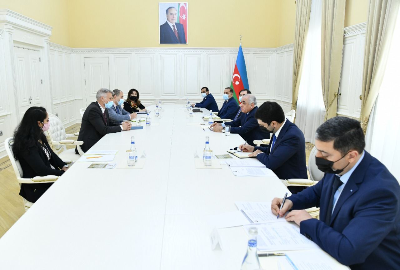 Əli Əsədov Dünya Bankının regional direktoru ilə görüşdü