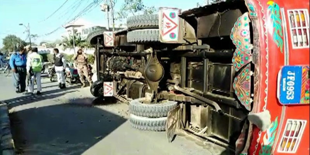 Pakistanda avtobus aşdı - 10 ölü, 35 yaralı