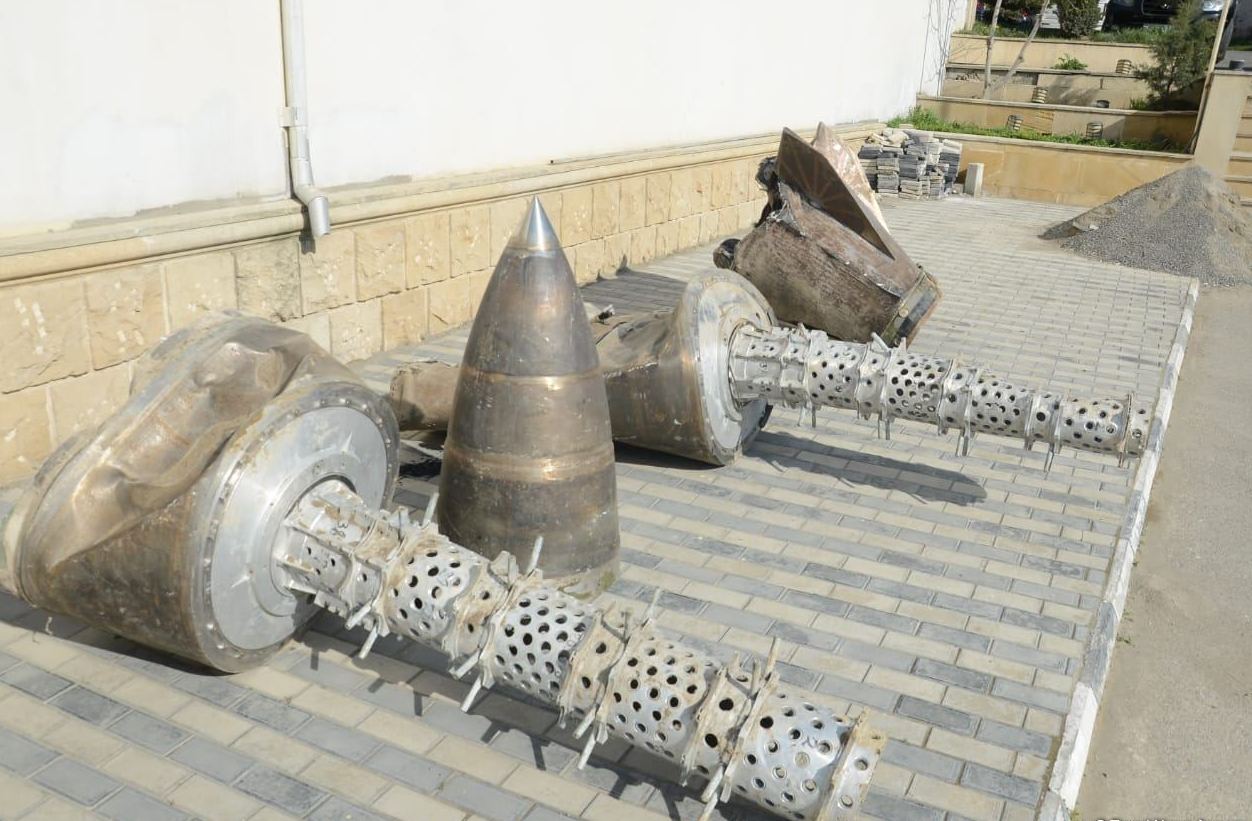 Bakıda “İskəndər” raketlərinin qalıqları nümayiş etdirilir