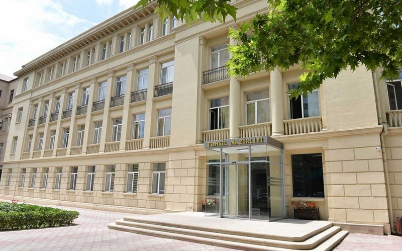 Təhsil Nazirliyi dərsliklərlə bağlı sorğu keçirir