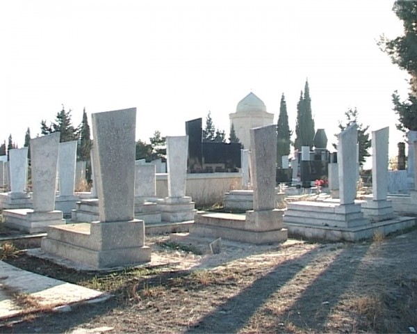 Qəbir daşlarına cavabdehliyi bələdiyyələr daşıyır - Deputat