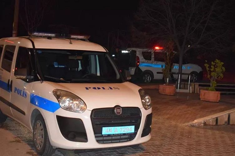 Türkiyədə 93 hərbçinin qolları qandallandı