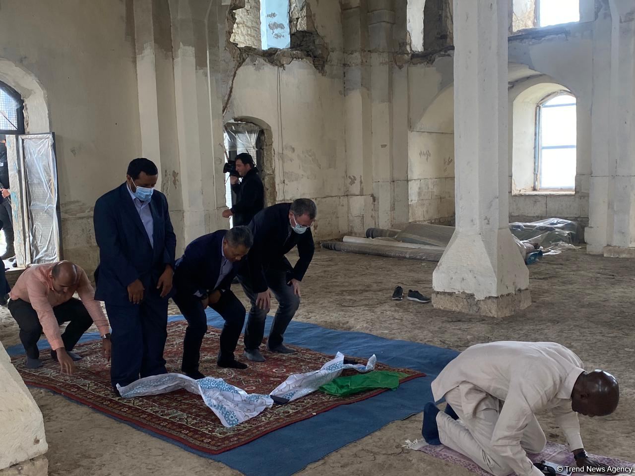 İƏT nümayəndələri Ağdamda namaz qıldı - FOTO