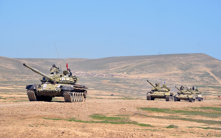 Tank bölmələrinin intensiv döyüş hazırlığı məşğələləri keçirilir - VİDEO
