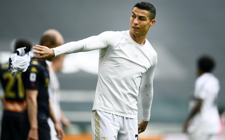 Ronaldo bu dəfə formasını yerə atdı