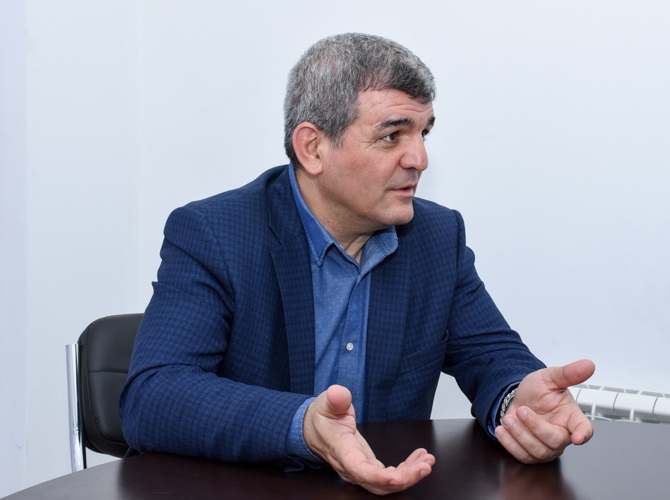 “Kiminsə yasına getmirsənsə, səninlə küsülü danışır” - Fazil Mustafa