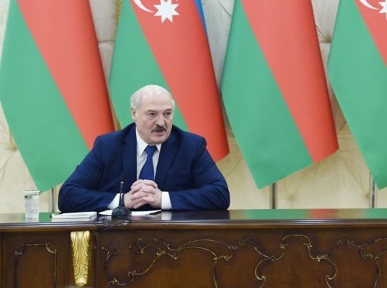 Lukaşenko Azərbaycana vaksin təklif etdi