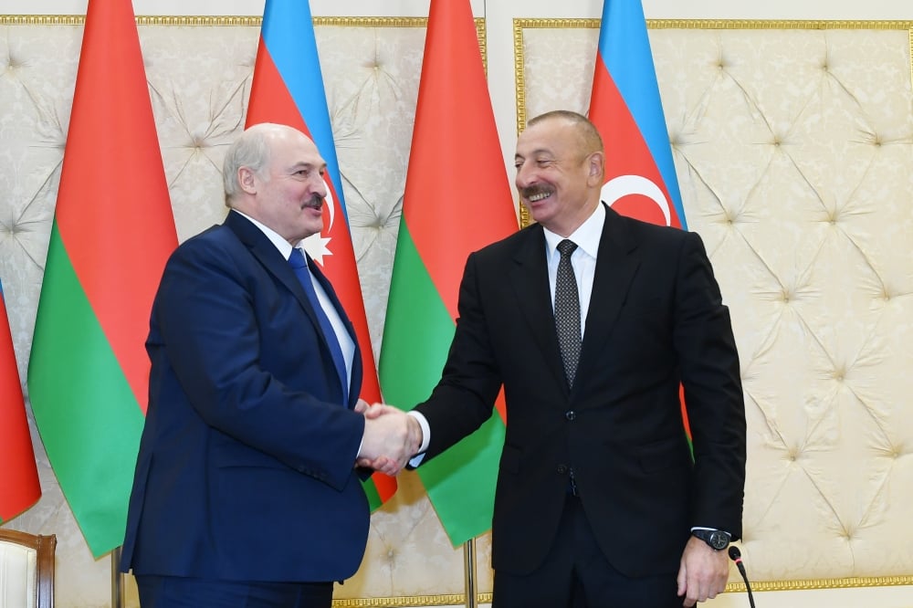 Lukaşenko Azərbaycandan nə “qoparmaq” istəyir?