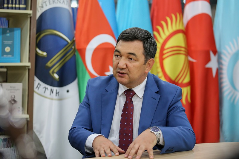 Şeir cövhərinin tacı NİZAMİ
