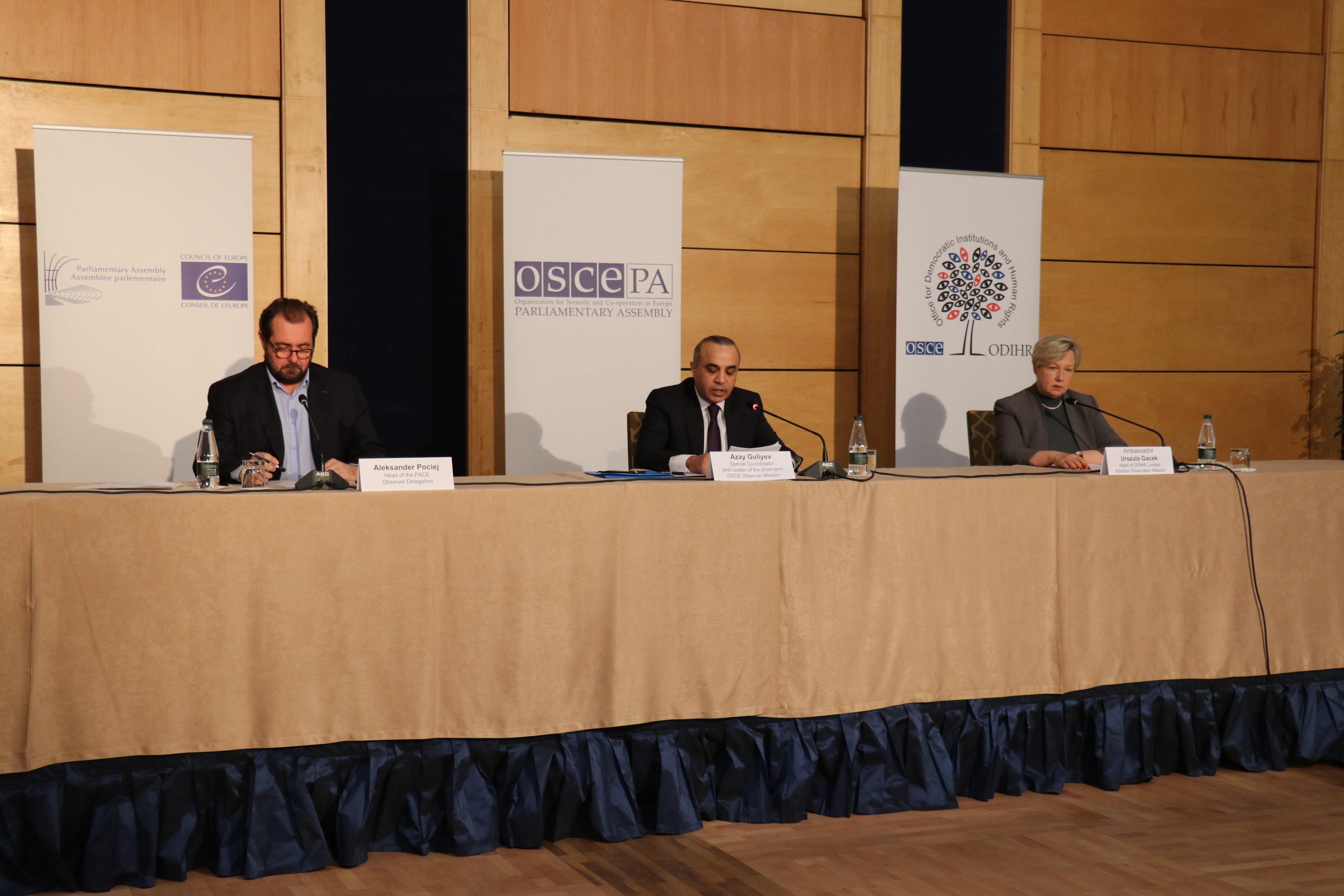 Azay Quliyev Albaniyada parlament seçkiləri ilə bağlı mətbuat konfransı keçirib