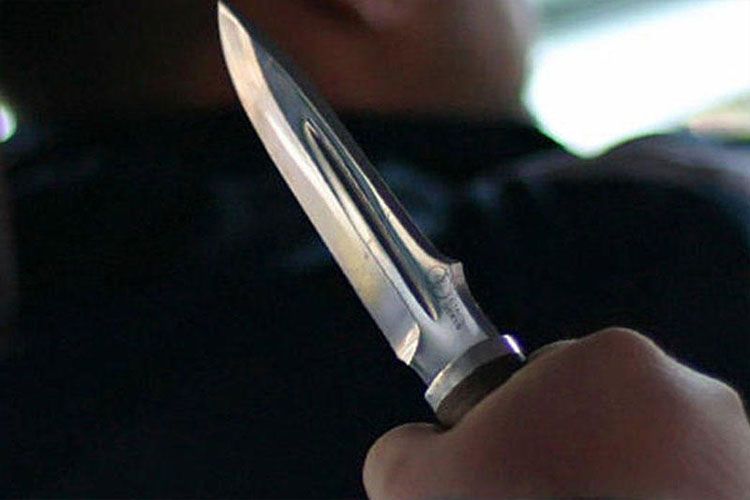 Bakıda kişi boğazından bıçaqlandı