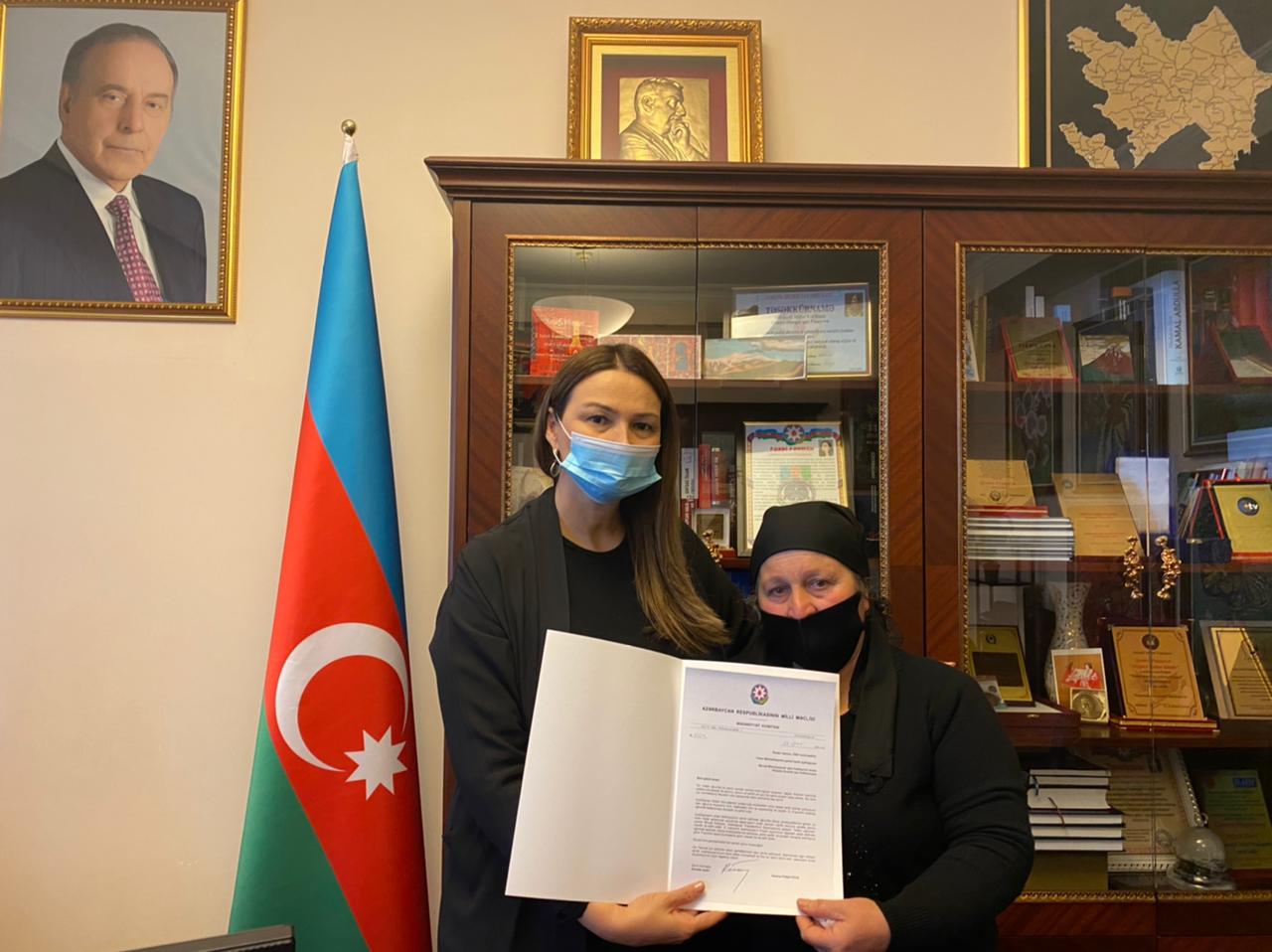 Qənirə Paşayevadan daha bir şahid anasına EHTİRAM
