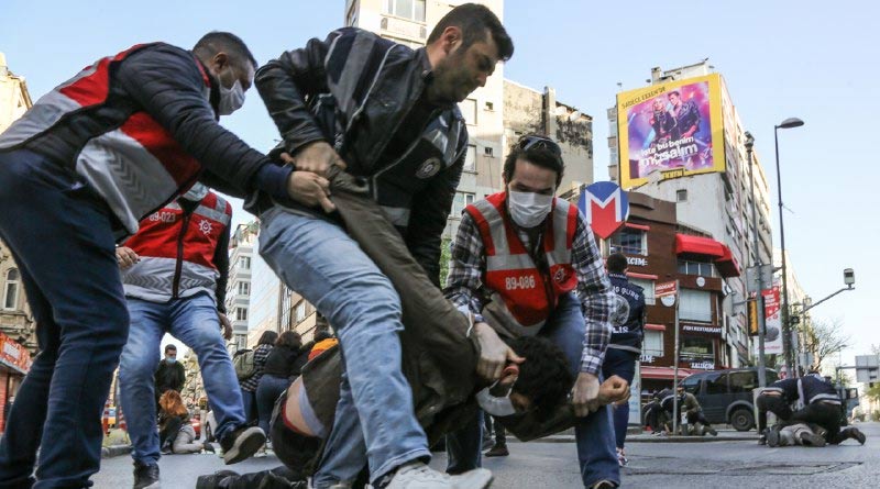 İstanbulda yürüşə çıxan 244 nəfər saxlanıldı