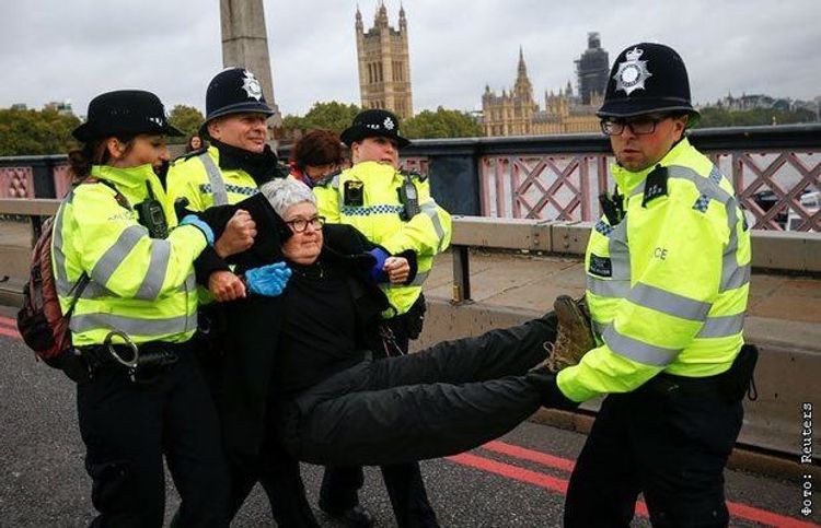 Londonda polisin səlahiyyətlərinin artırılmasına etiraz - 9 nəfər saxlanıldı