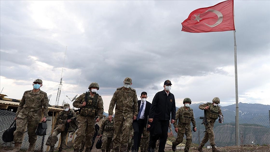 Hulusi Akar İraqla sərhədə getdi - FOTO
