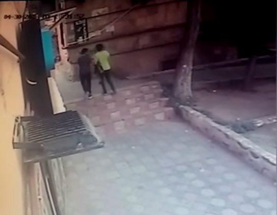 Bakıda 14 yaşlı oğlanın başına daş plitəsi belə düşüb – VİDEO