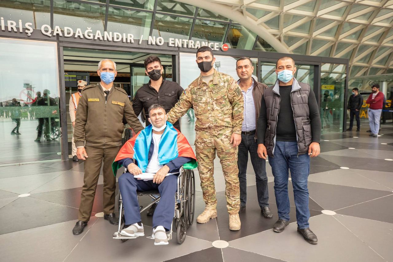 Türkiyəyə göndərilən daha 2 qazimiz sağalaraq vətənə döndü - FOTO
