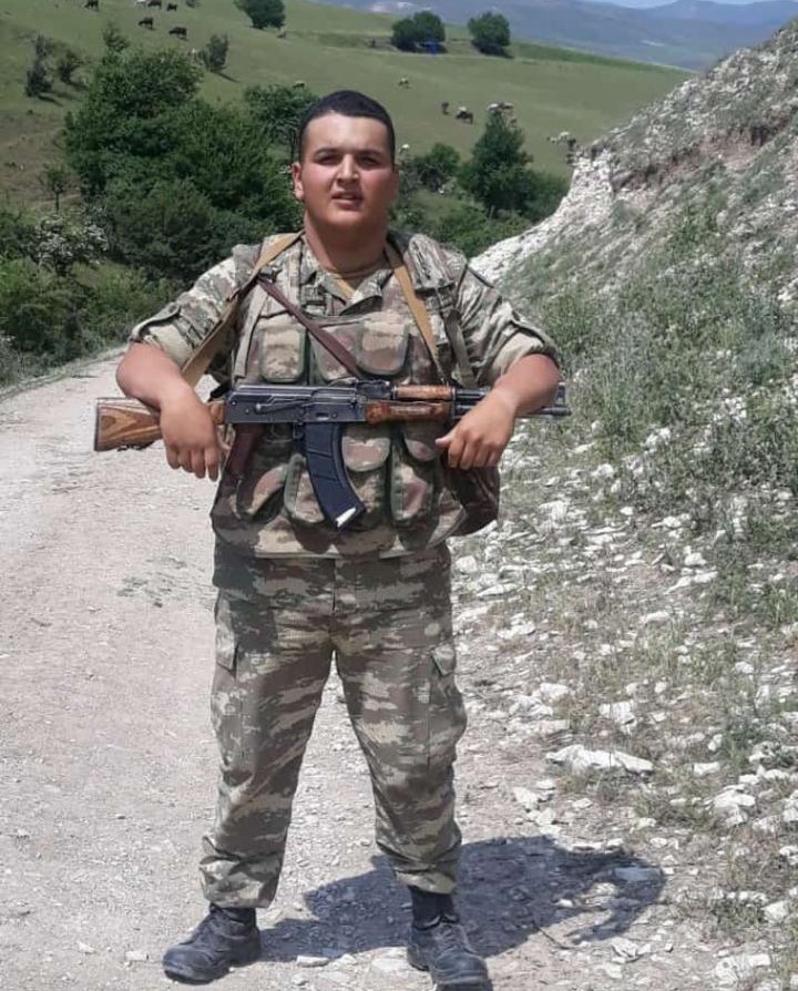 Kim daha çox sevirsə, hər gün yazsın