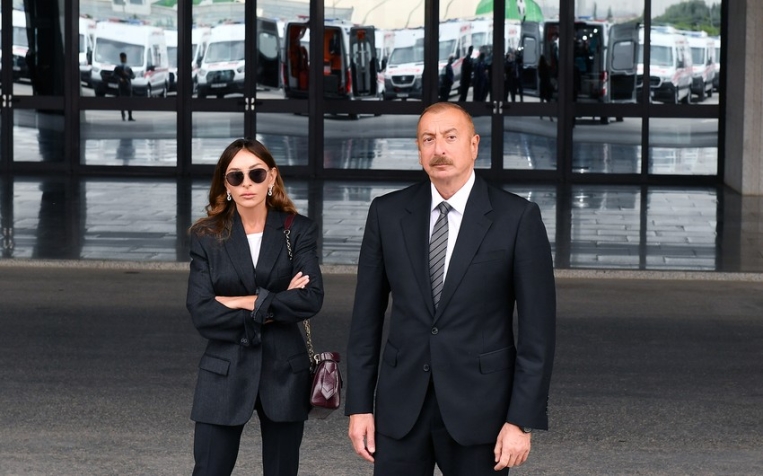 Prezident və birinci xanım nekroloq imzaladı