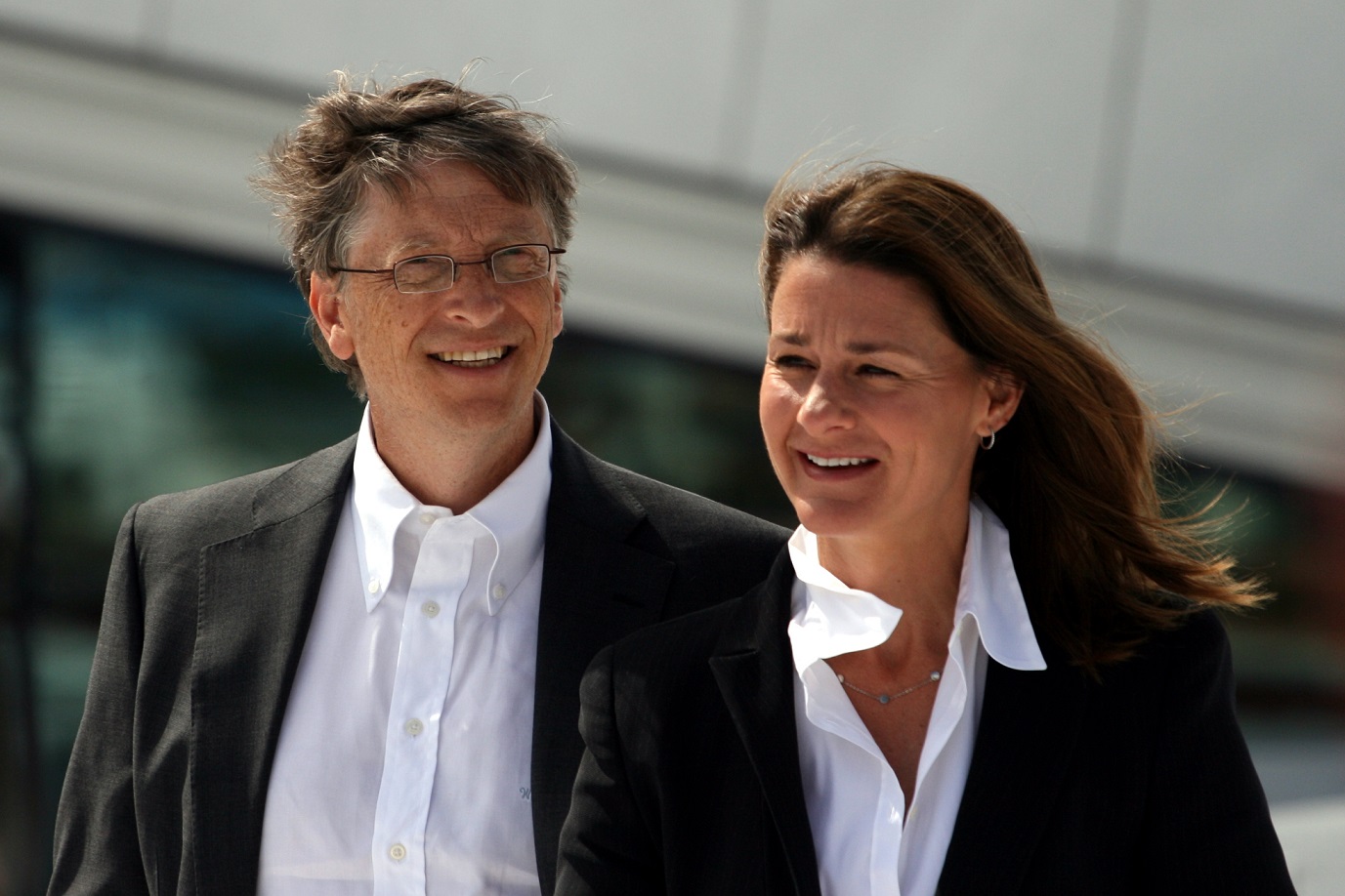 Bill Qeyts və Melinda milyardları bölüşməyə başladılar
