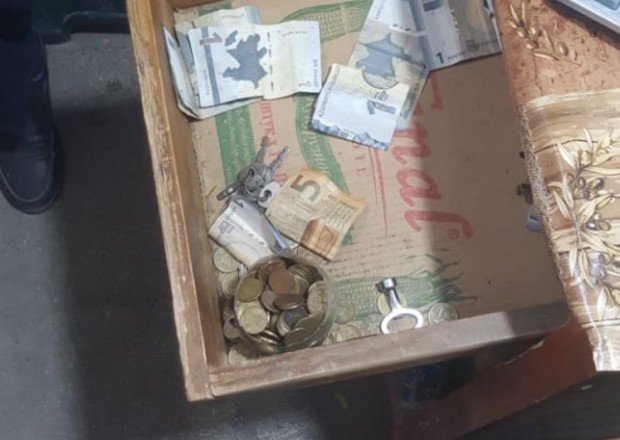 Siyəzəndə iki qardaş mağazanı soydu - FOTO