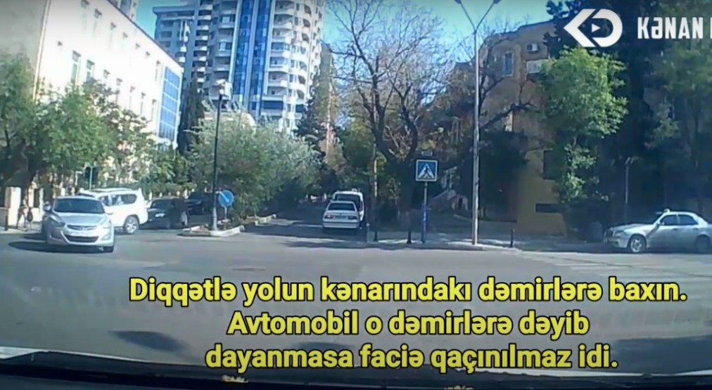 Təhlükəsizlik tumbası səkidəki uşaqların həyatını xilas etdi - VİDEO