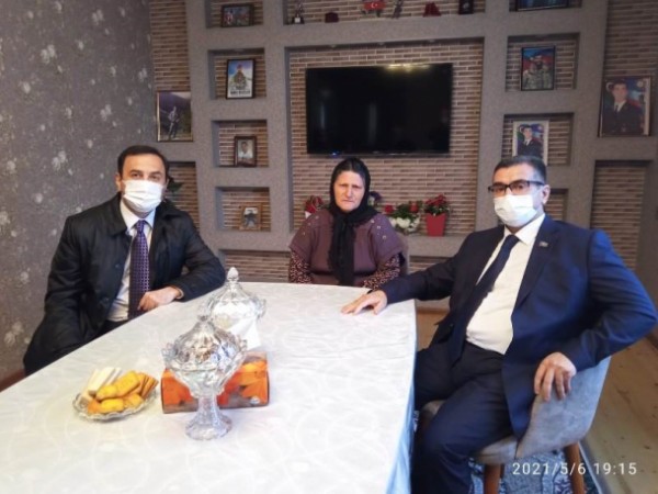 Novruz Aslanov şəhid ailələrini ziyarət etdi - FOTOLAR