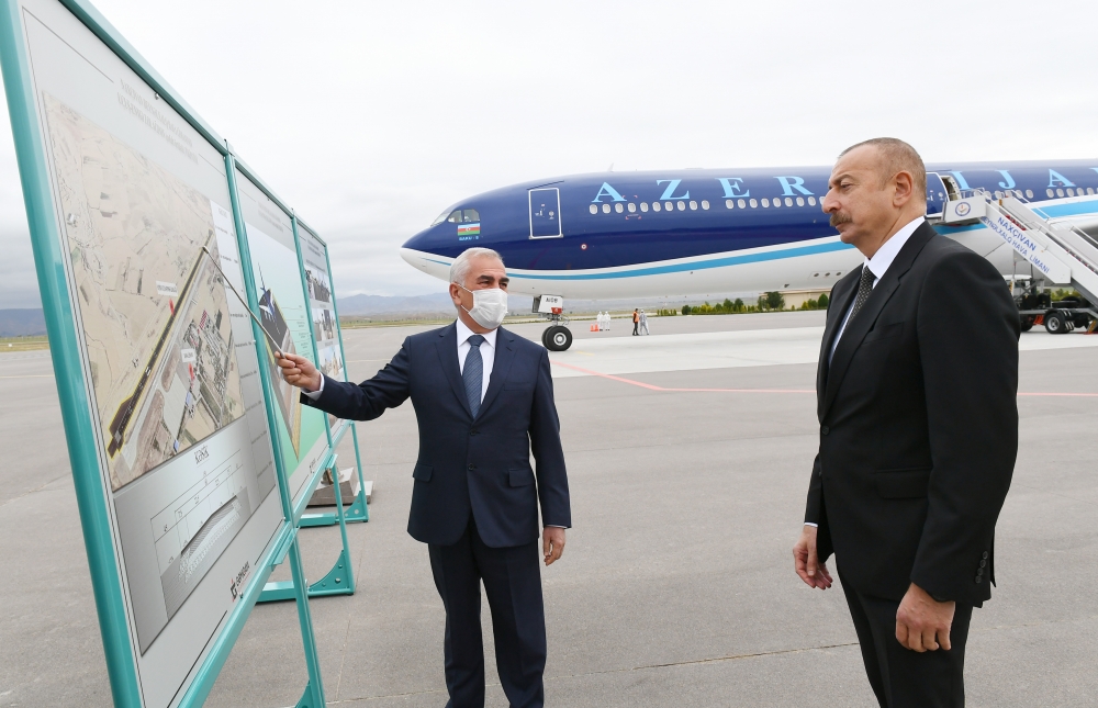 Naxçıvan Beynəlxalq Hava Limanının yeni uçuş-enmə zolağının təqdimatı oldu - FOTOLAR