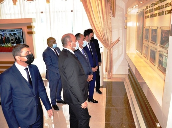 Heydər Əliyevin həyat və fəaliyyətini əks etdirən foto sərgi keçirilib