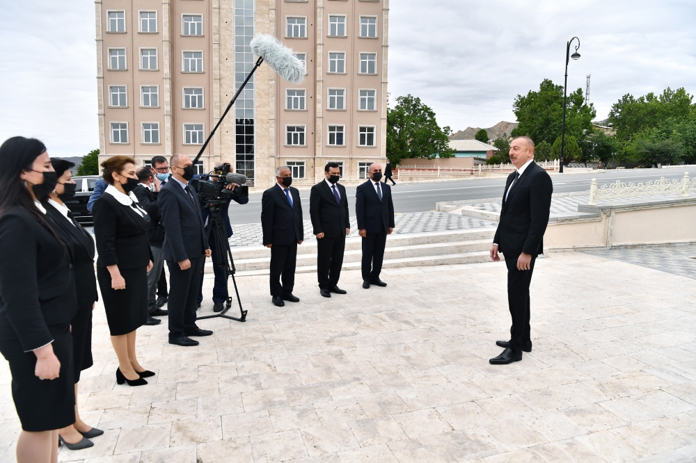 İlham Əliyev Ordubadda ictimaiyyət nümayəndələri ilə görüşdü - FOTOLAR
